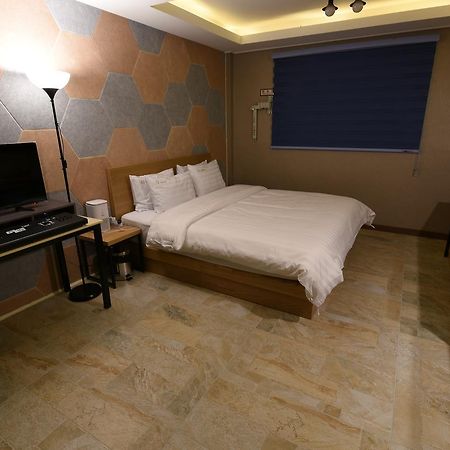 Jecheon Q Motel Экстерьер фото